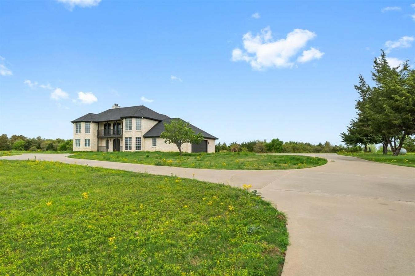 Brenham, Texas, 77833, United States, 4 Bedrooms Bedrooms, ,3 BathroomsBathrooms,Residential,For Sale,1800990