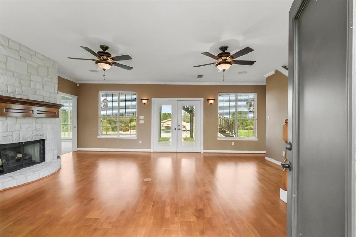 Brenham, Texas, 77833, United States, 4 Bedrooms Bedrooms, ,3 BathroomsBathrooms,Residential,For Sale,1800990