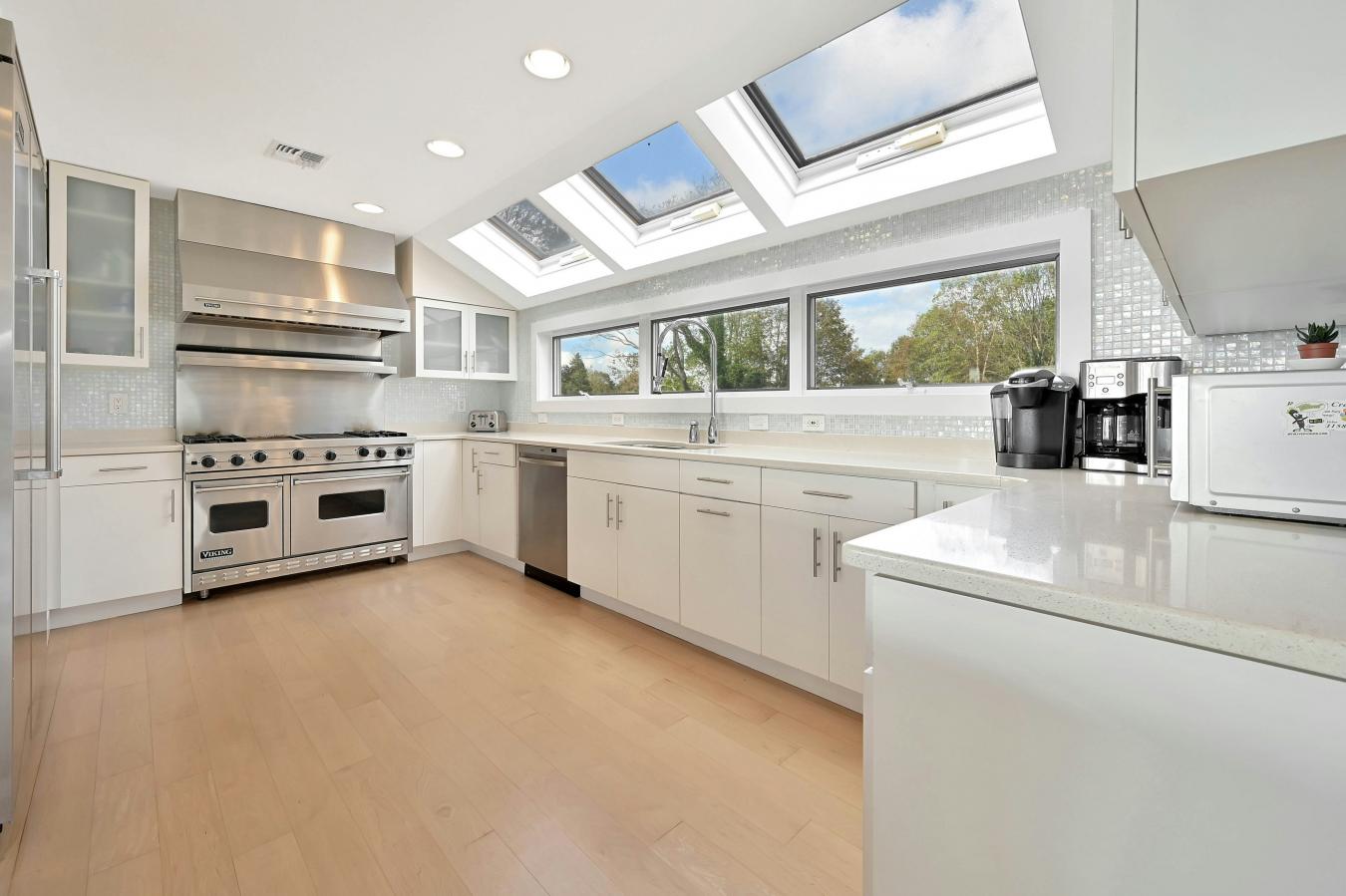 Center Moriches, New York, 11934, United States, 5 Bedrooms Bedrooms, ,4 BathroomsBathrooms,Residential,For Sale,1797194