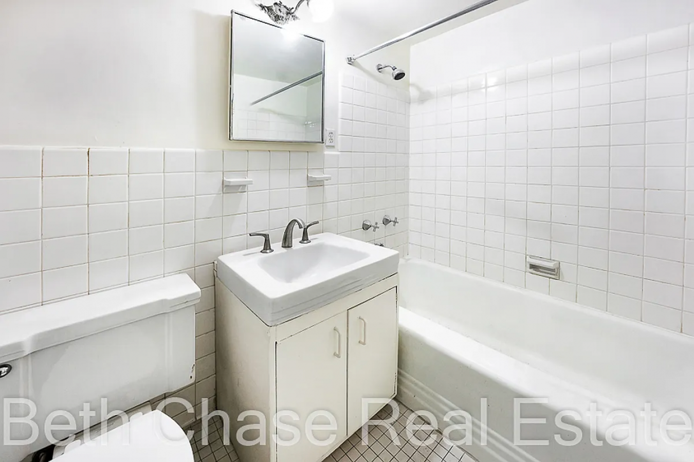 New York, New York, 10003, United States, 1 Bedroom Bedrooms, ,1 BathroomBathrooms,Residential,For Sale,1797191