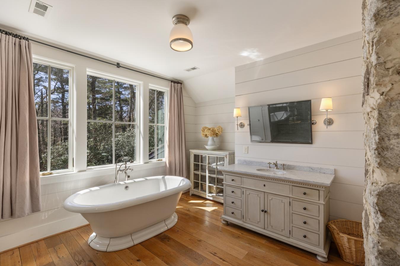 Highlands, North Carolina, 28741, United States, 6 Bedrooms Bedrooms, ,7 BathroomsBathrooms,Residential,For Sale,1797187