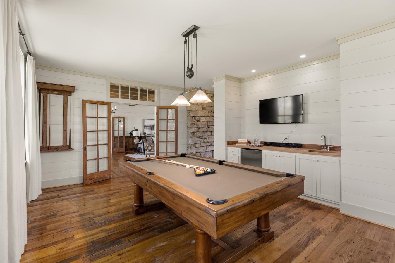 Highlands, North Carolina, 28741, United States, 6 Bedrooms Bedrooms, ,7 BathroomsBathrooms,Residential,For Sale,1797187