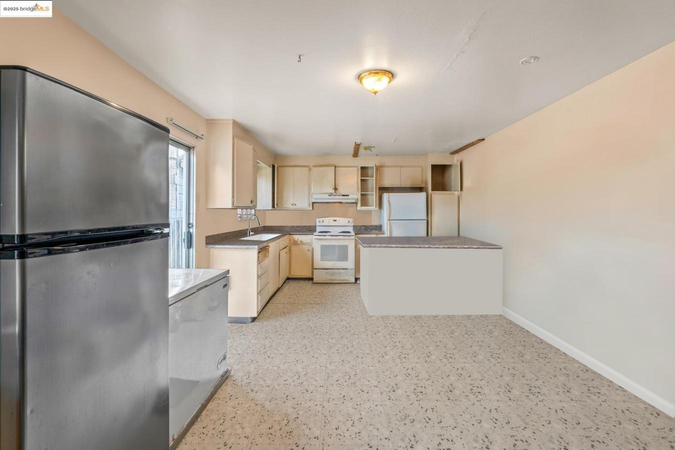 Oakland, California, 94601, United States, ,Residential,For Sale,1800968