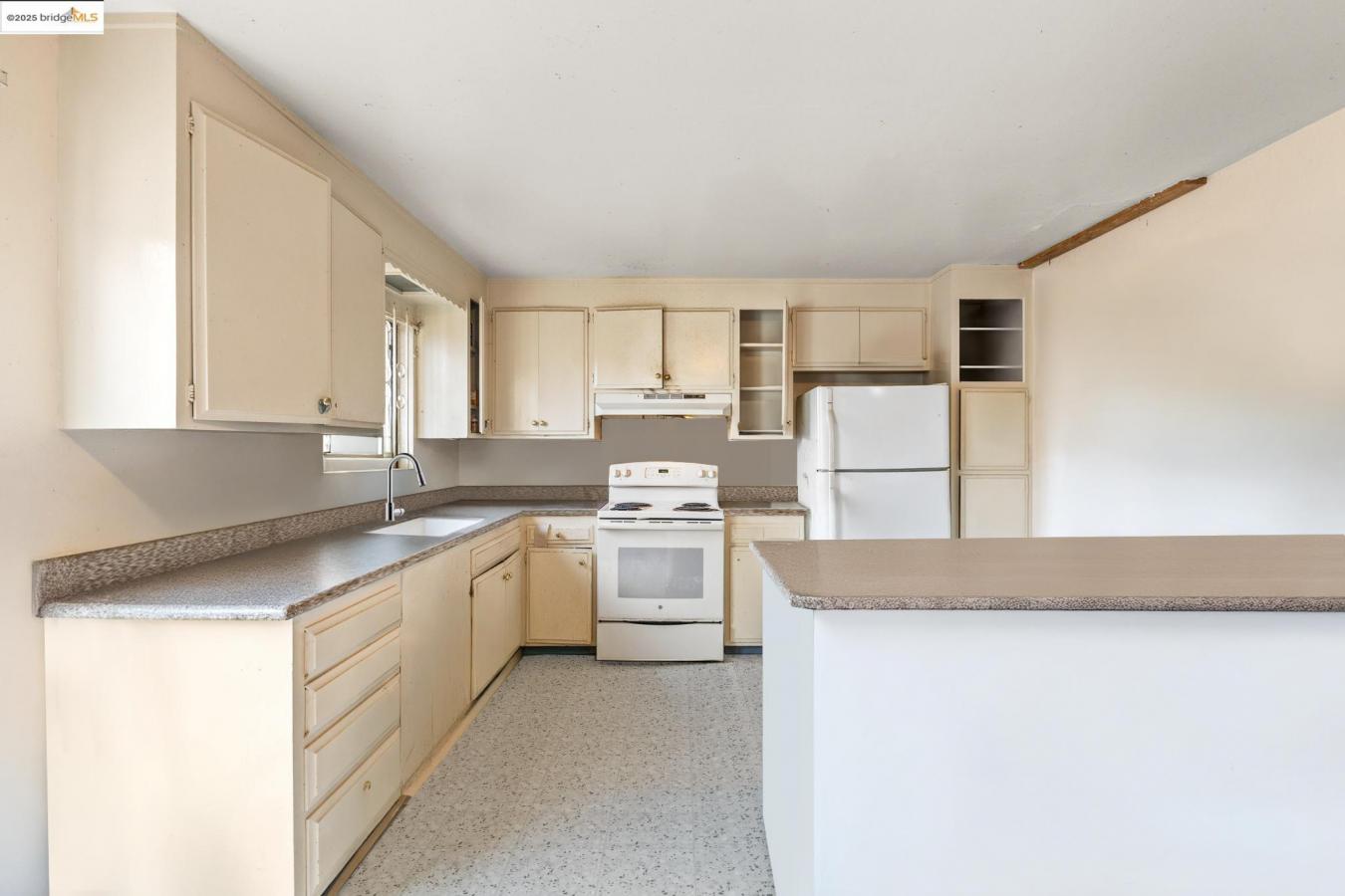 Oakland, California, 94601, United States, ,Residential,For Sale,1800968