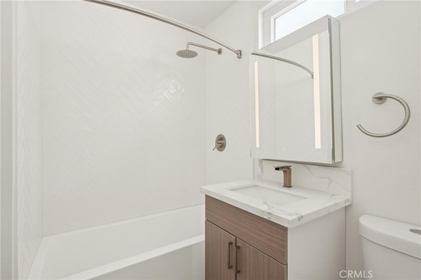 Los Angeles, California, 90066, United States, ,Residential,For Sale,1800965