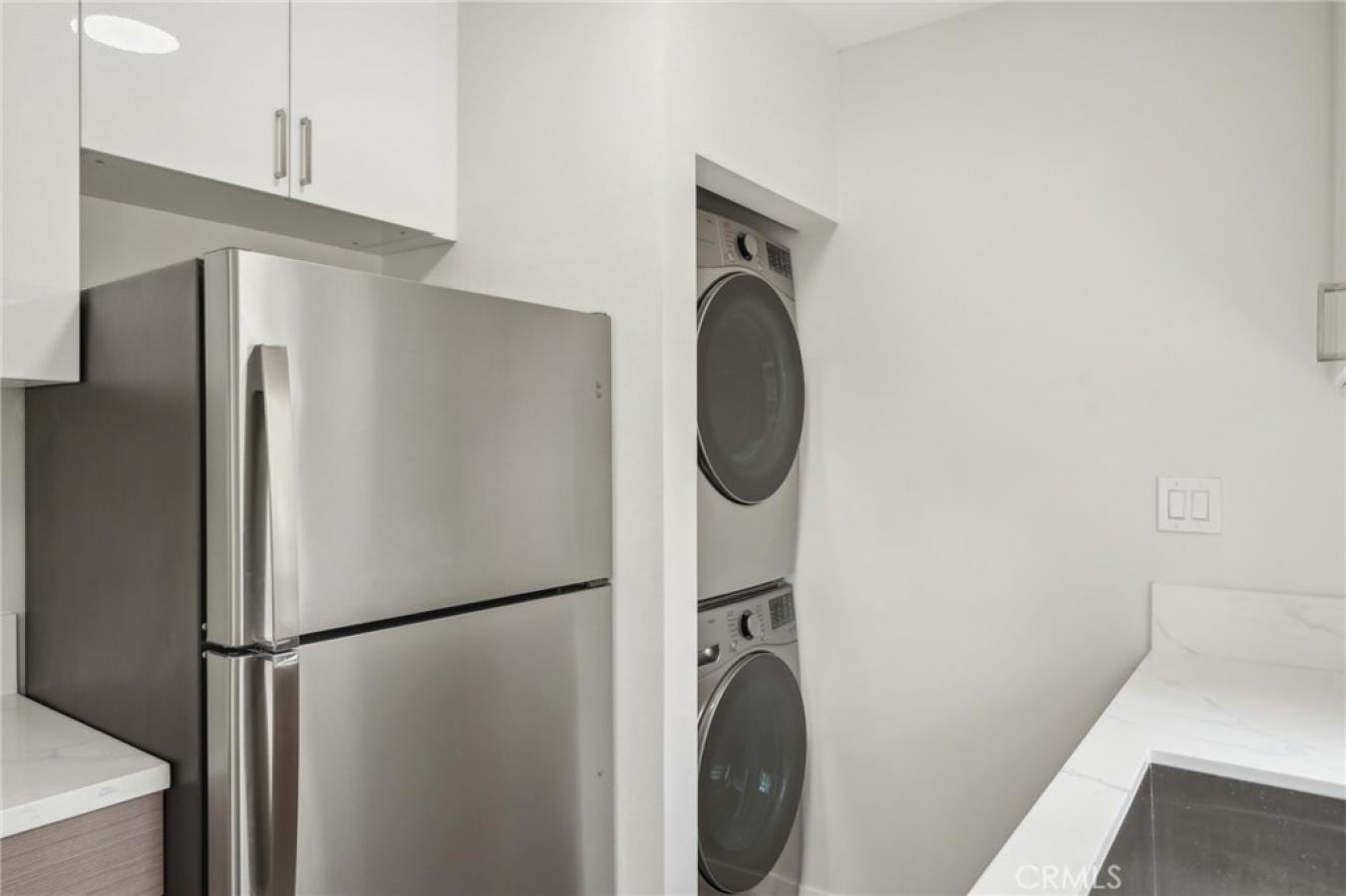 Los Angeles, California, 90066, United States, ,Residential,For Sale,1800965