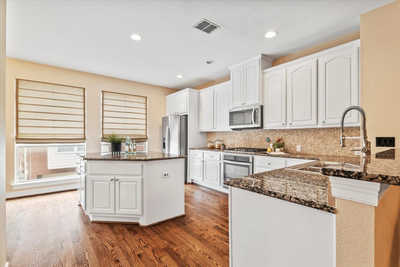 Dallas, Texas, 75219, United States, 3 Bedrooms Bedrooms, ,3 BathroomsBathrooms,Residential,For Sale,1800961