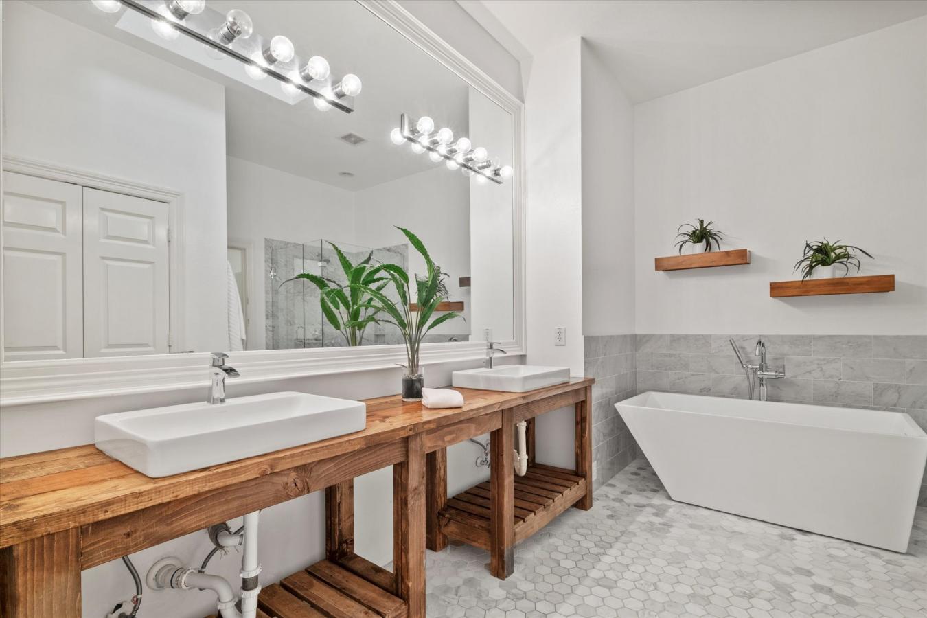 Dallas, Texas, 75219, United States, 3 Bedrooms Bedrooms, ,3 BathroomsBathrooms,Residential,For Sale,1800961