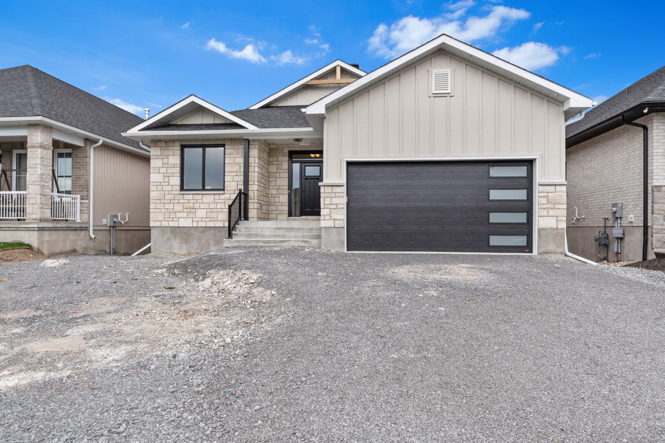 Kingston, ON, K7P 0M7, Canada, 3 Bedrooms Bedrooms, ,2 BathroomsBathrooms,Residential,For Sale,1800959