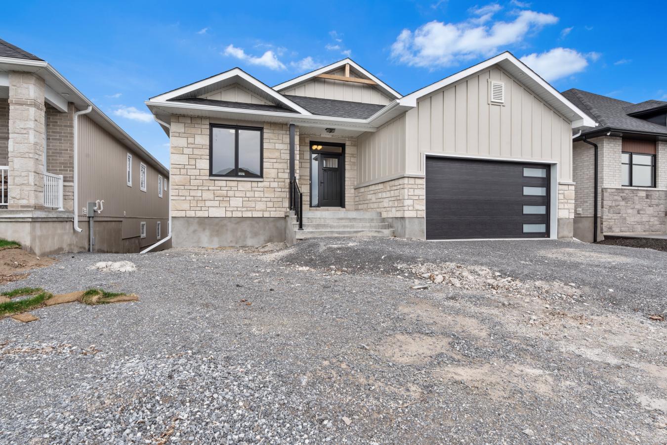 Kingston, ON, K7P 0M7, Canada, 3 Bedrooms Bedrooms, ,2 BathroomsBathrooms,Residential,For Sale,1800959