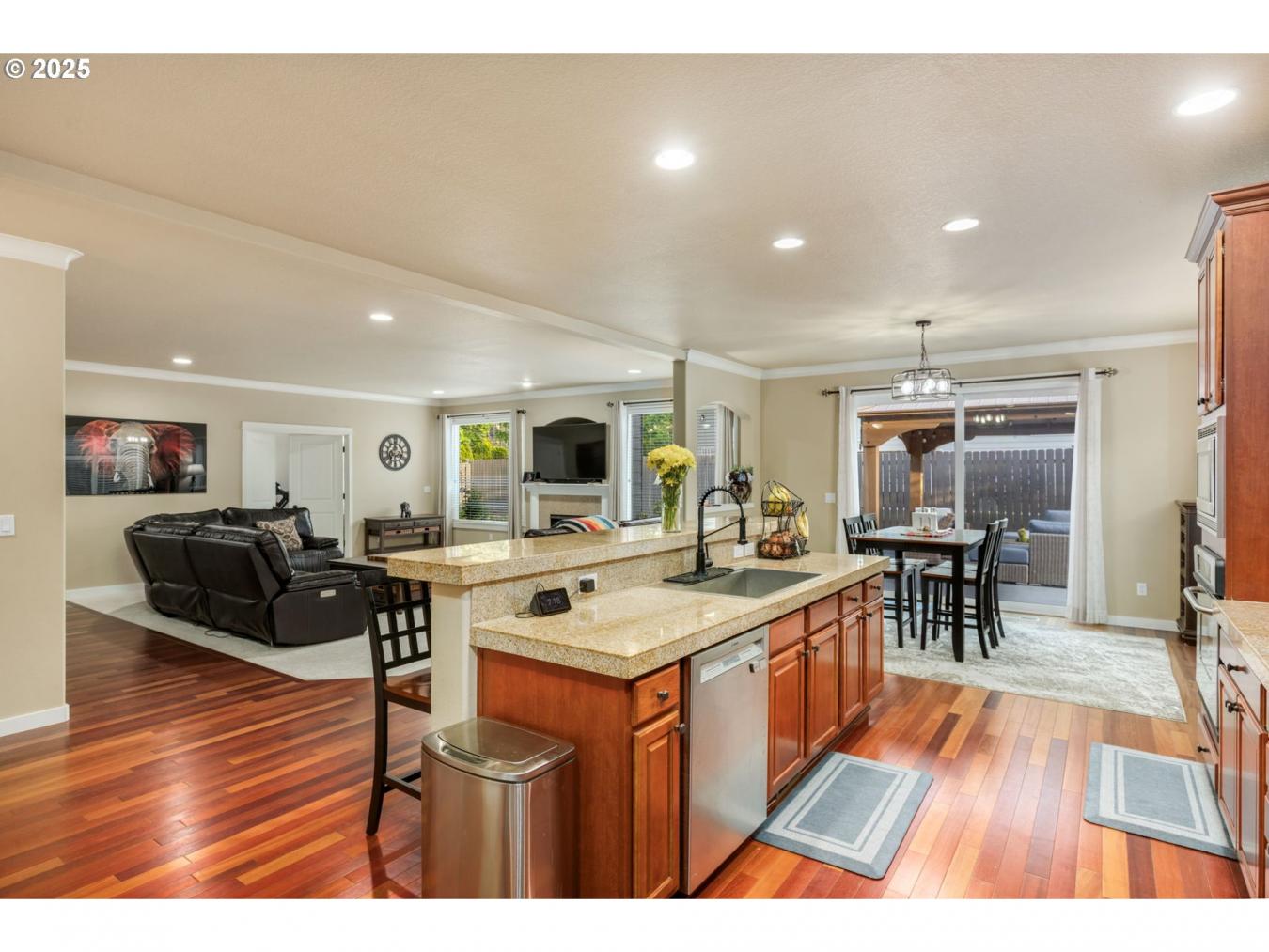 HappyValley, Oregon, 97086, United States, 5 Bedrooms Bedrooms, ,4 BathroomsBathrooms,Residential,For Sale,1808023