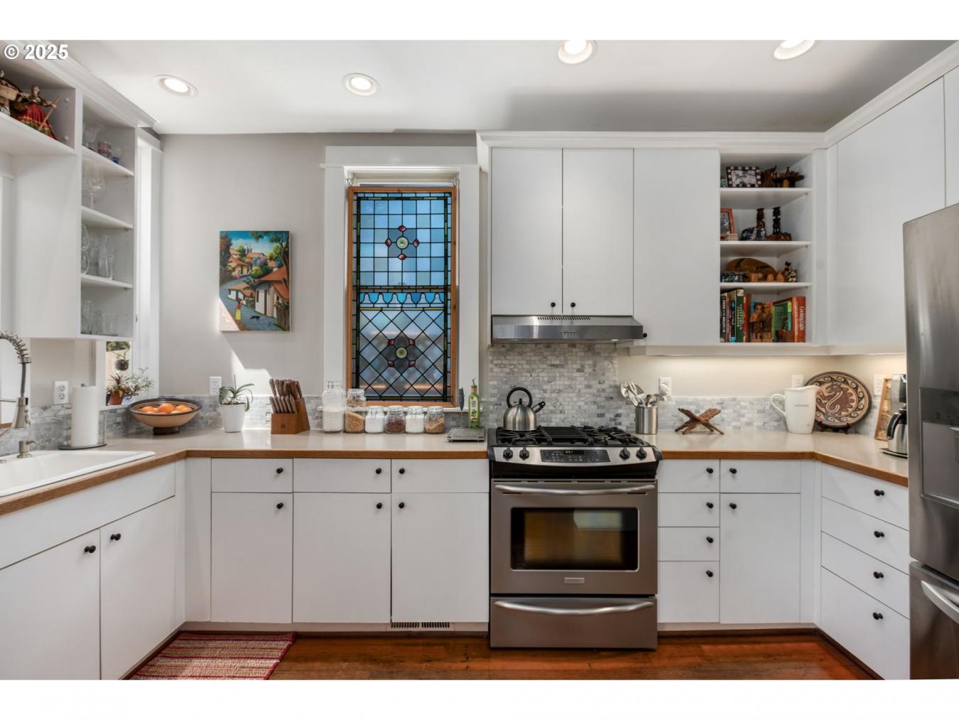 Portland, Oregon, 97201, United States, 2 Bedrooms Bedrooms, ,1 BathroomBathrooms,Residential,For Sale,1808022