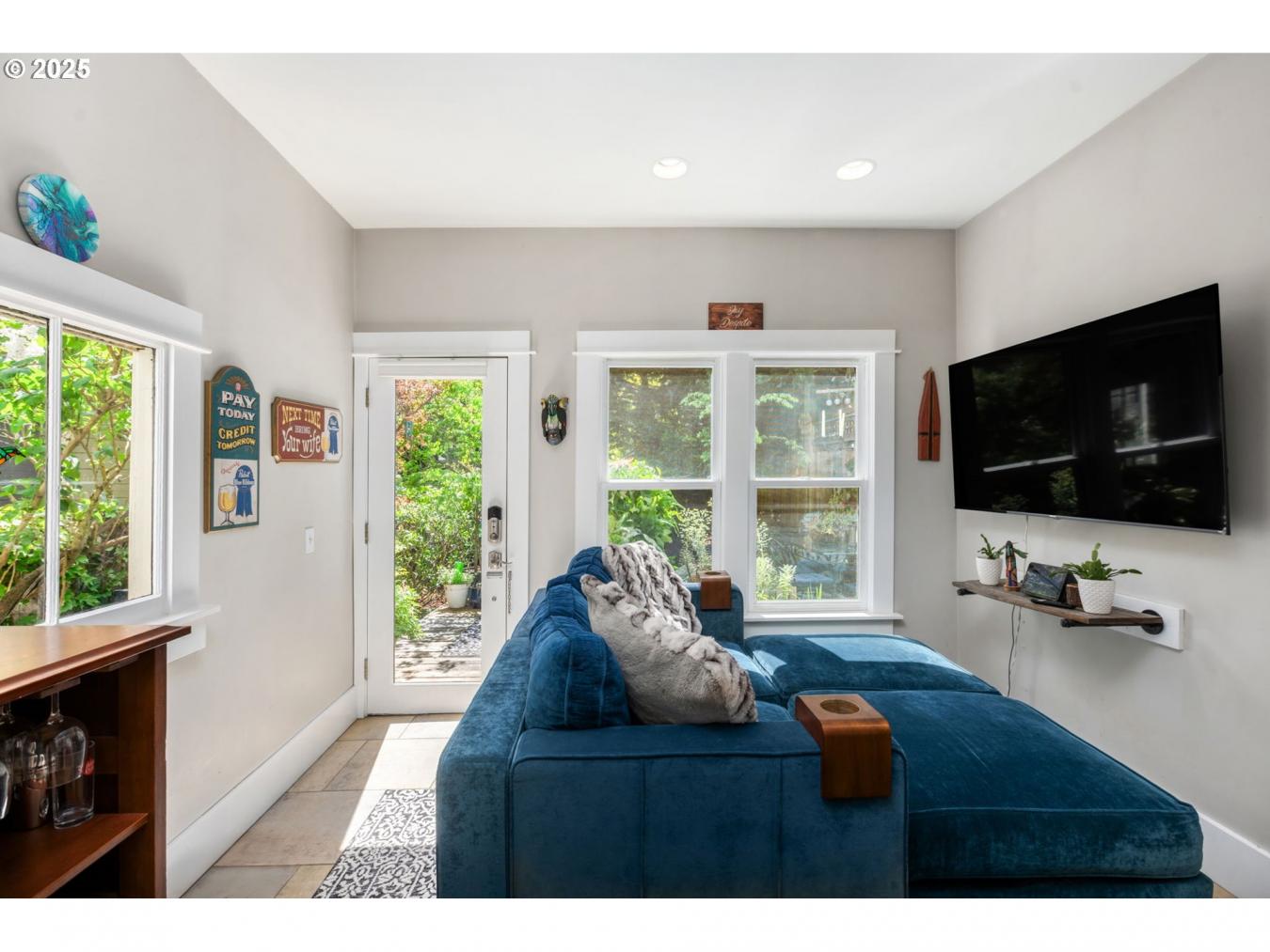 Portland, Oregon, 97201, United States, 2 Bedrooms Bedrooms, ,1 BathroomBathrooms,Residential,For Sale,1808022