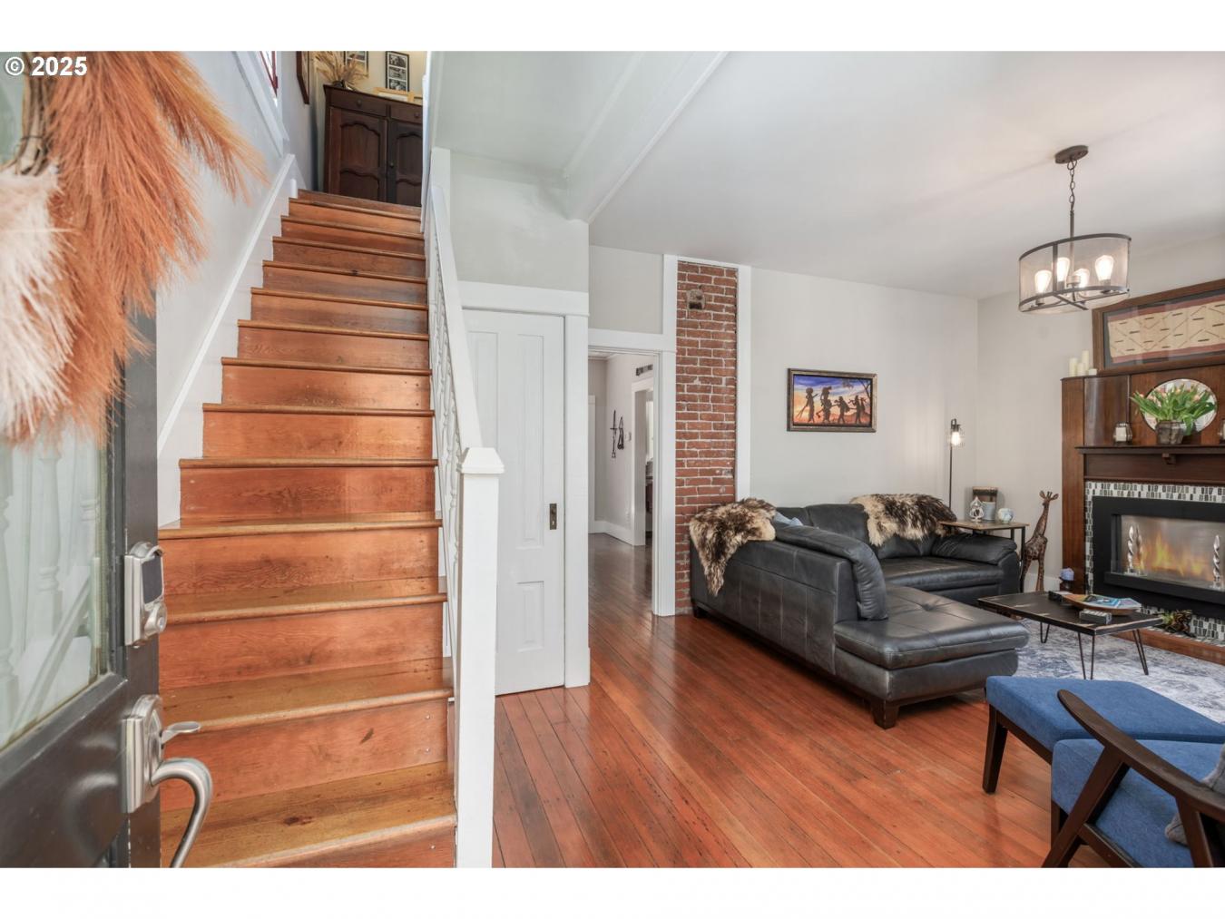 Portland, Oregon, 97201, United States, 2 Bedrooms Bedrooms, ,1 BathroomBathrooms,Residential,For Sale,1808022