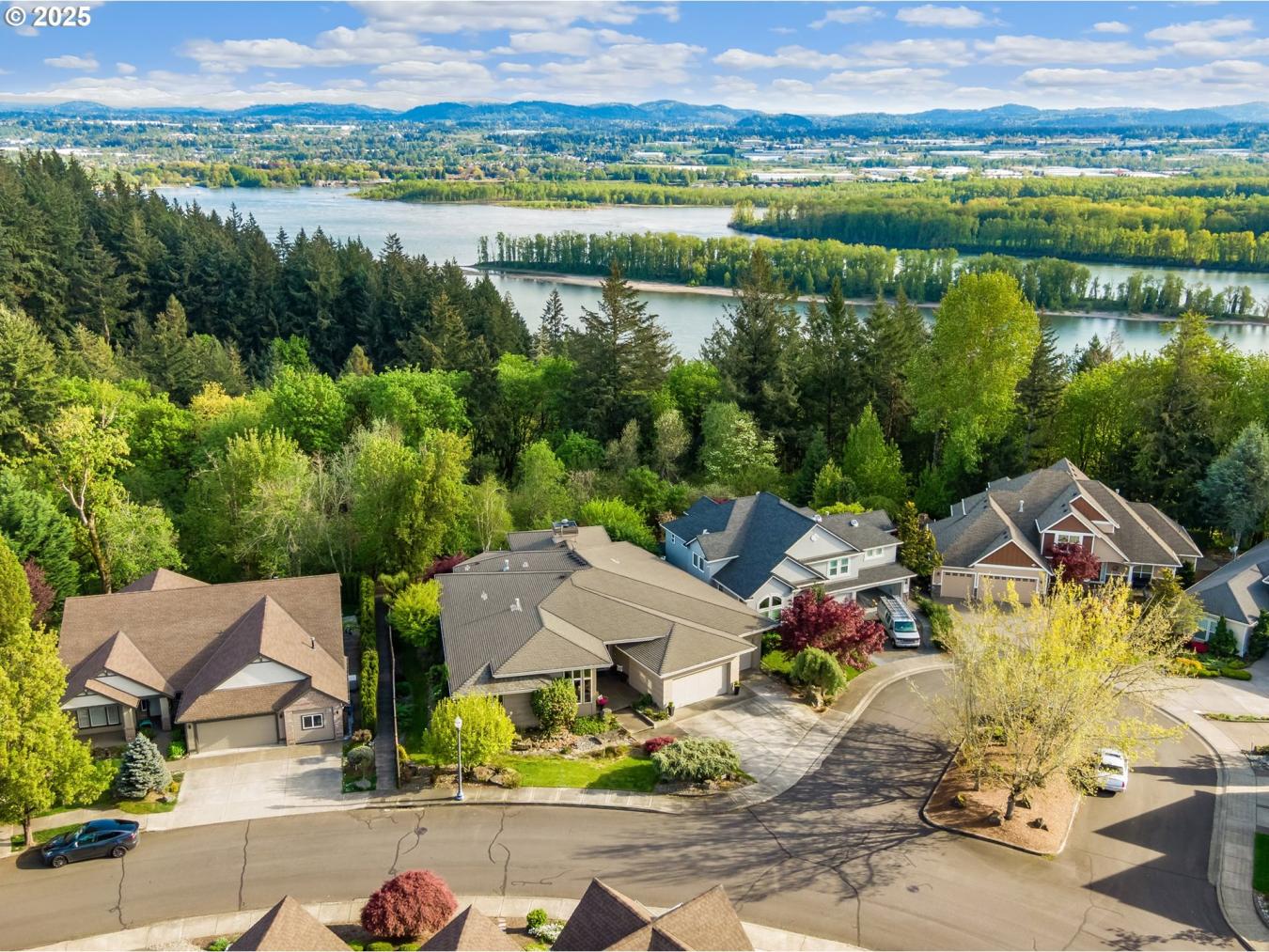 Camas, Washington, 98607, United States, 5 Bedrooms Bedrooms, ,3 BathroomsBathrooms,Residential,For Sale,1808018