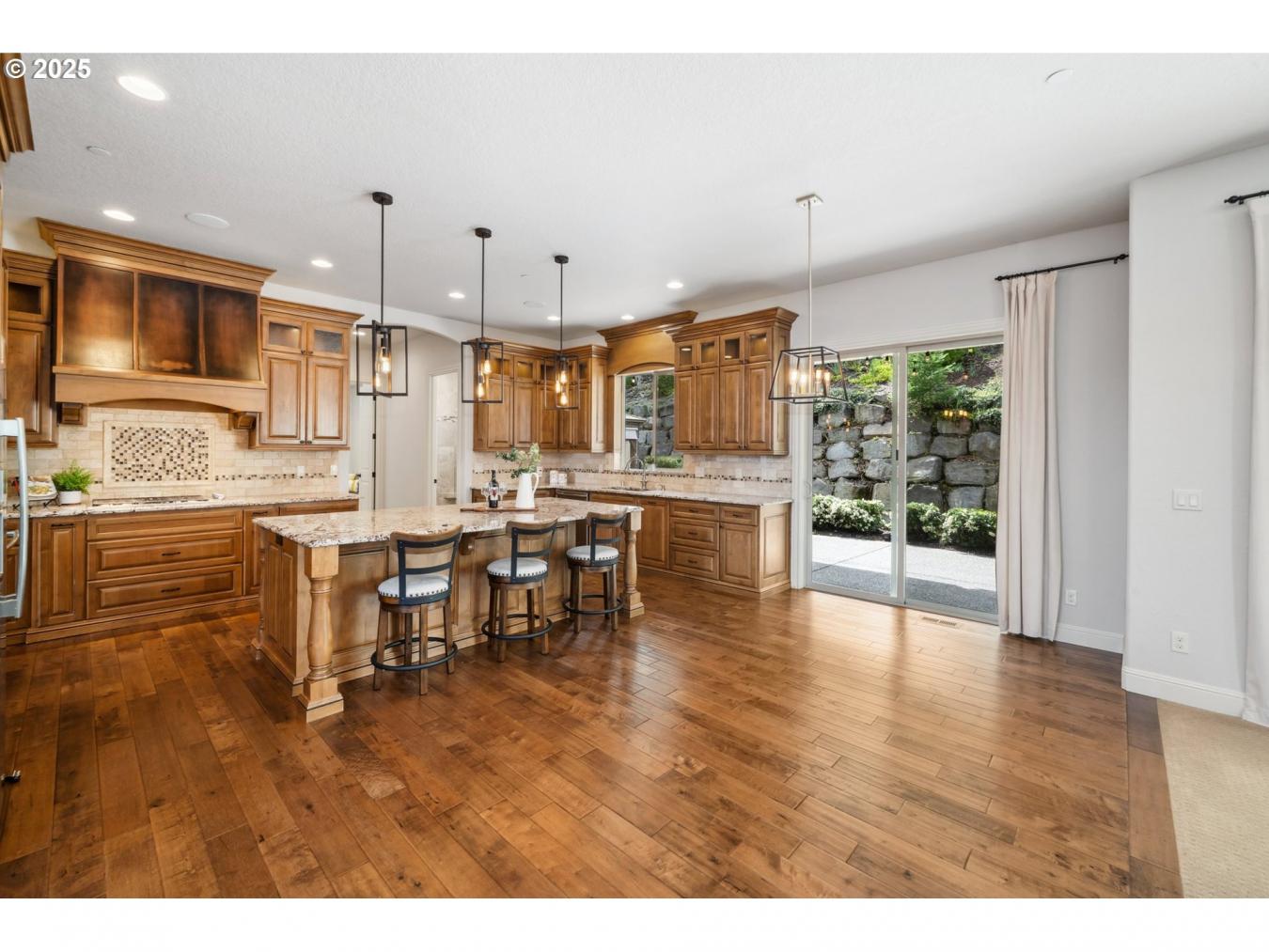 Camas, Washington, 98607, United States, 5 Bedrooms Bedrooms, ,4 BathroomsBathrooms,Residential,For Sale,1808017