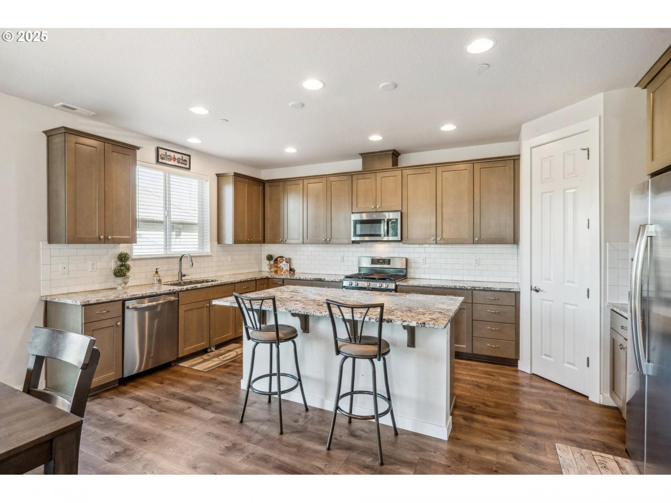 Camas, Washington, 98607, United States, 5 Bedrooms Bedrooms, ,3 BathroomsBathrooms,Residential,For Sale,1808016