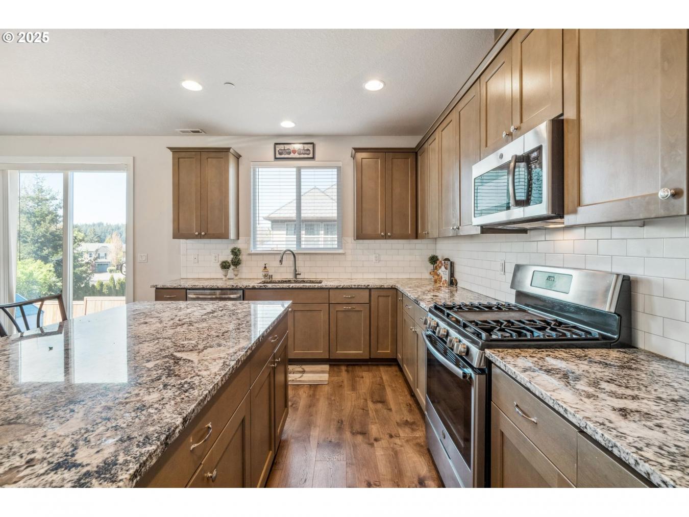 Camas, Washington, 98607, United States, 5 Bedrooms Bedrooms, ,3 BathroomsBathrooms,Residential,For Sale,1808016