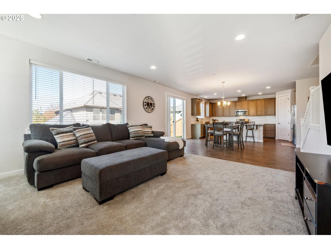 Camas, Washington, 98607, United States, 5 Bedrooms Bedrooms, ,3 BathroomsBathrooms,Residential,For Sale,1808016