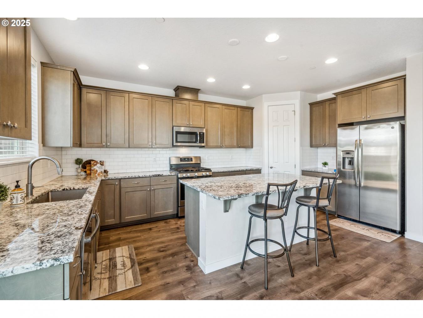 Camas, Washington, 98607, United States, 5 Bedrooms Bedrooms, ,3 BathroomsBathrooms,Residential,For Sale,1808016