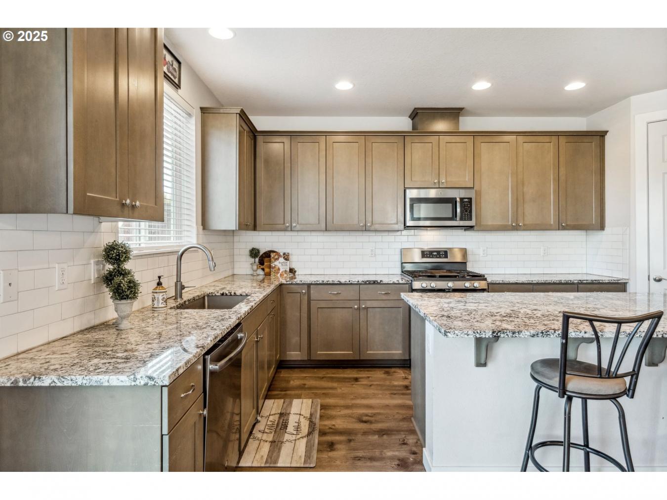 Camas, Washington, 98607, United States, 5 Bedrooms Bedrooms, ,3 BathroomsBathrooms,Residential,For Sale,1808016