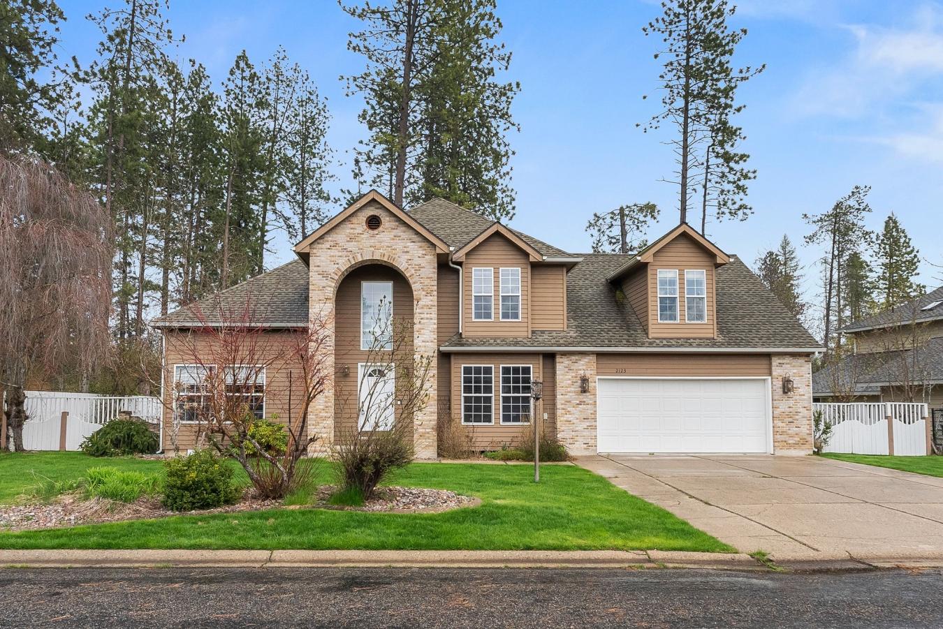 Sandpoint, Idaho, 83864, United States, 2 Bedrooms Bedrooms, ,3 BathroomsBathrooms,Residential,For Sale,1808010