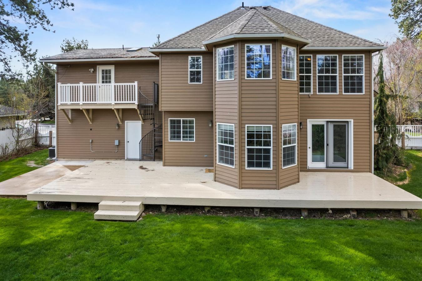 Sandpoint, Idaho, 83864, United States, 2 Bedrooms Bedrooms, ,3 BathroomsBathrooms,Residential,For Sale,1808010