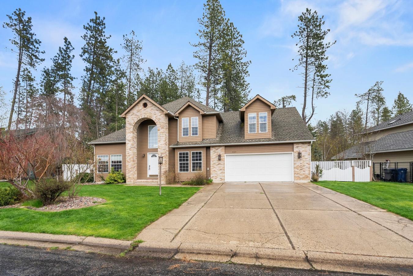 Sandpoint, Idaho, 83864, United States, 2 Bedrooms Bedrooms, ,3 BathroomsBathrooms,Residential,For Sale,1808010