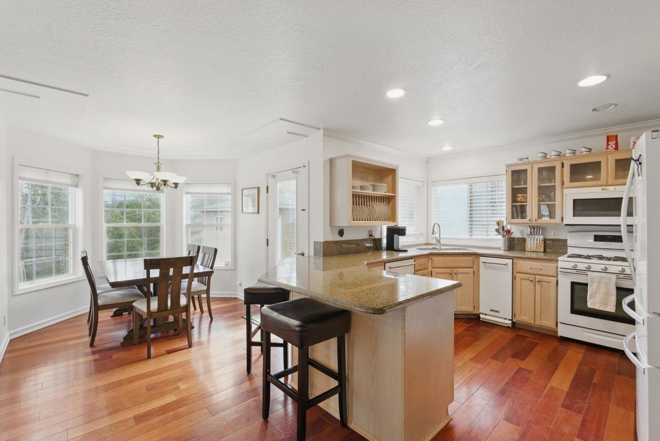 Sandpoint, Idaho, 83864, United States, 2 Bedrooms Bedrooms, ,3 BathroomsBathrooms,Residential,For Sale,1808010