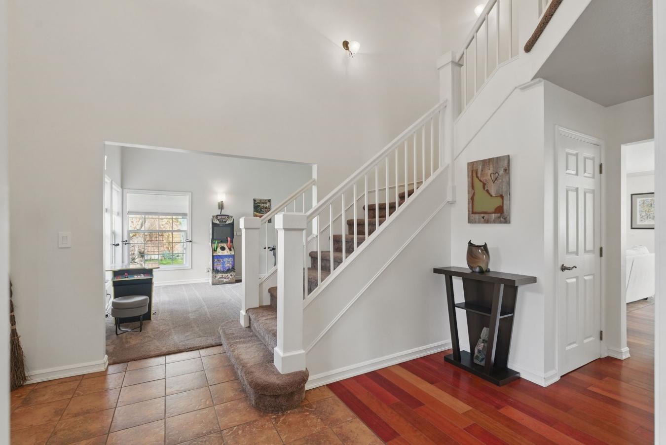 Sandpoint, Idaho, 83864, United States, 2 Bedrooms Bedrooms, ,3 BathroomsBathrooms,Residential,For Sale,1808010