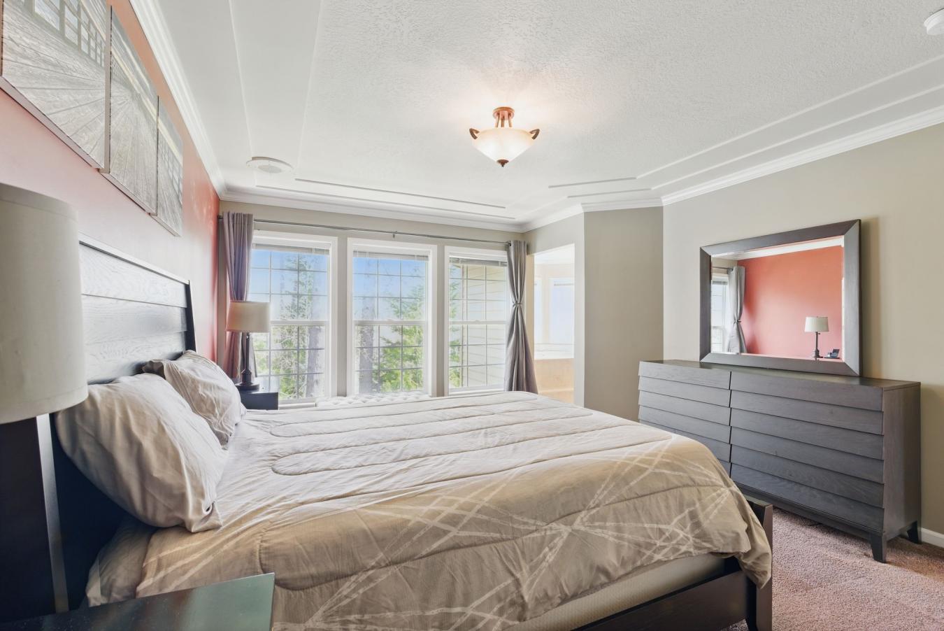 Sandpoint, Idaho, 83864, United States, 2 Bedrooms Bedrooms, ,3 BathroomsBathrooms,Residential,For Sale,1808010