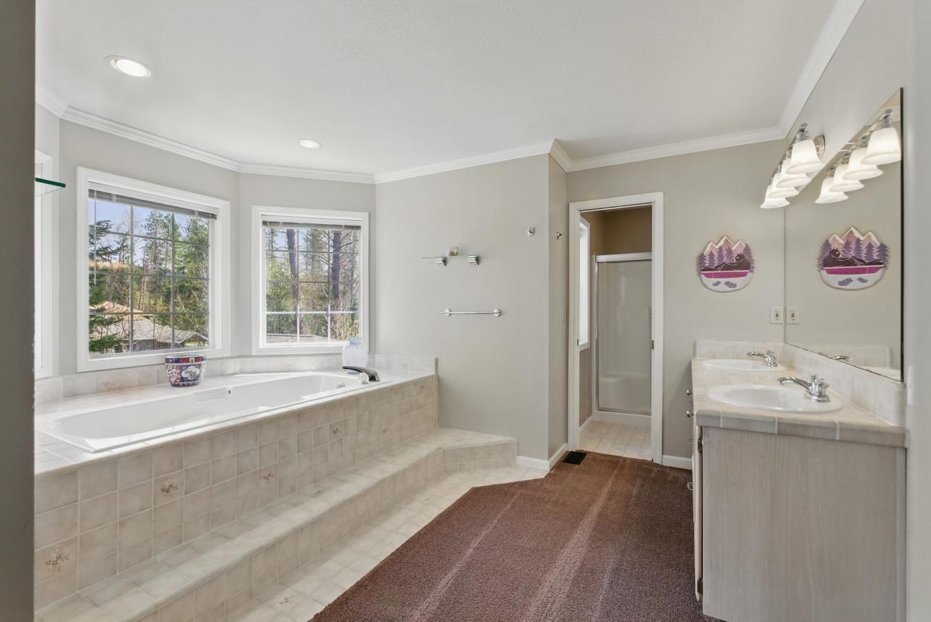 Sandpoint, Idaho, 83864, United States, 2 Bedrooms Bedrooms, ,3 BathroomsBathrooms,Residential,For Sale,1808010