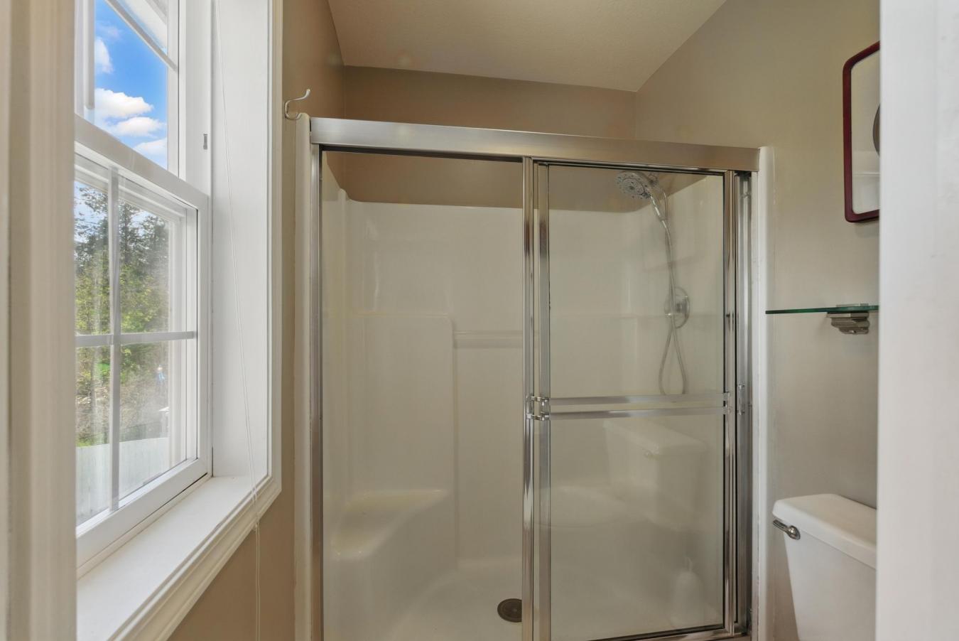 Sandpoint, Idaho, 83864, United States, 2 Bedrooms Bedrooms, ,3 BathroomsBathrooms,Residential,For Sale,1808010