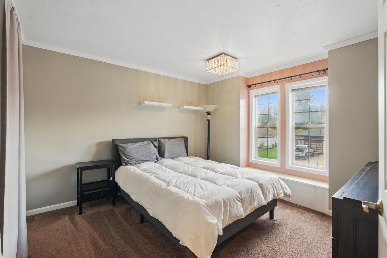 Sandpoint, Idaho, 83864, United States, 2 Bedrooms Bedrooms, ,3 BathroomsBathrooms,Residential,For Sale,1808010