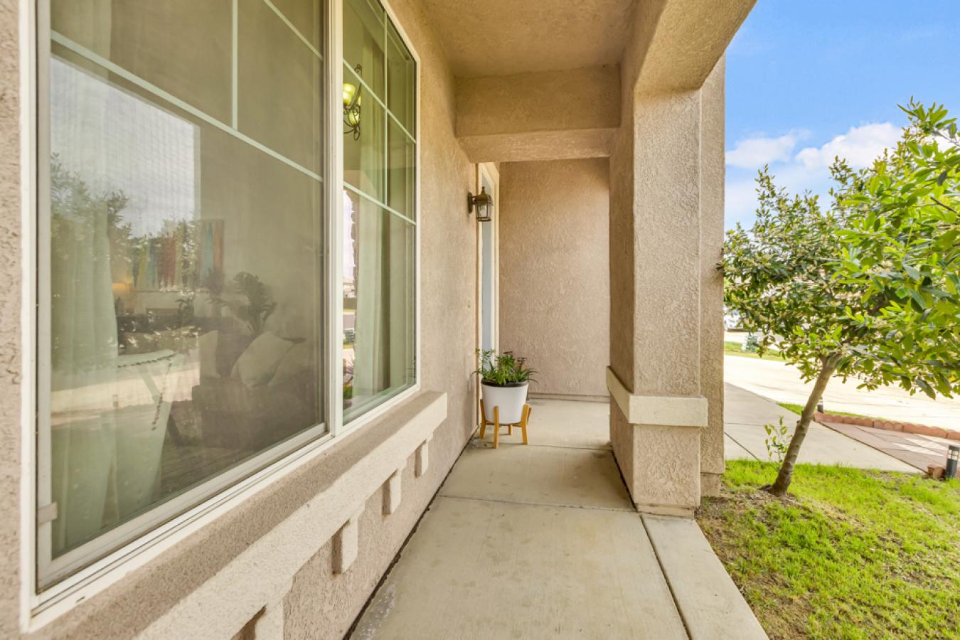 Elk Grove, California, 95757, United States, 5 Bedrooms Bedrooms, ,2 BathroomsBathrooms,Residential,For Sale,1808002