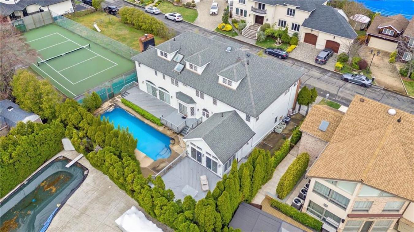 Staten Island, New York, 10312, United States, 5 Bedrooms Bedrooms, ,5 BathroomsBathrooms,Residential,For Sale,1807999