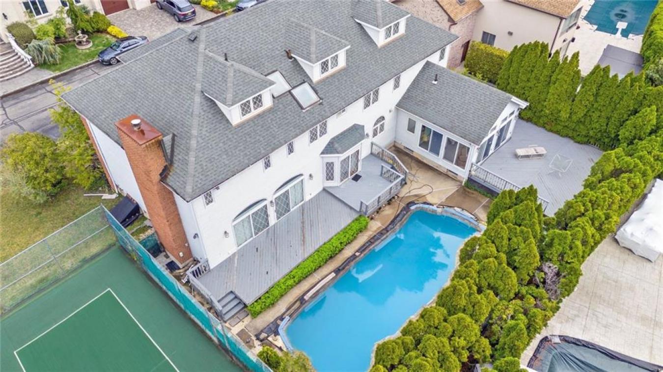 Staten Island, New York, 10312, United States, 5 Bedrooms Bedrooms, ,5 BathroomsBathrooms,Residential,For Sale,1807999