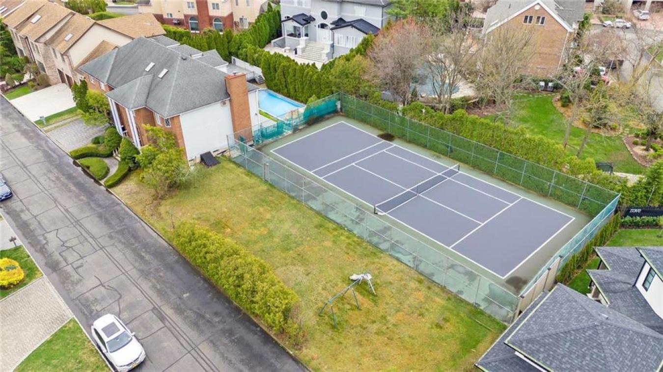 Staten Island, New York, 10312, United States, 5 Bedrooms Bedrooms, ,5 BathroomsBathrooms,Residential,For Sale,1807999