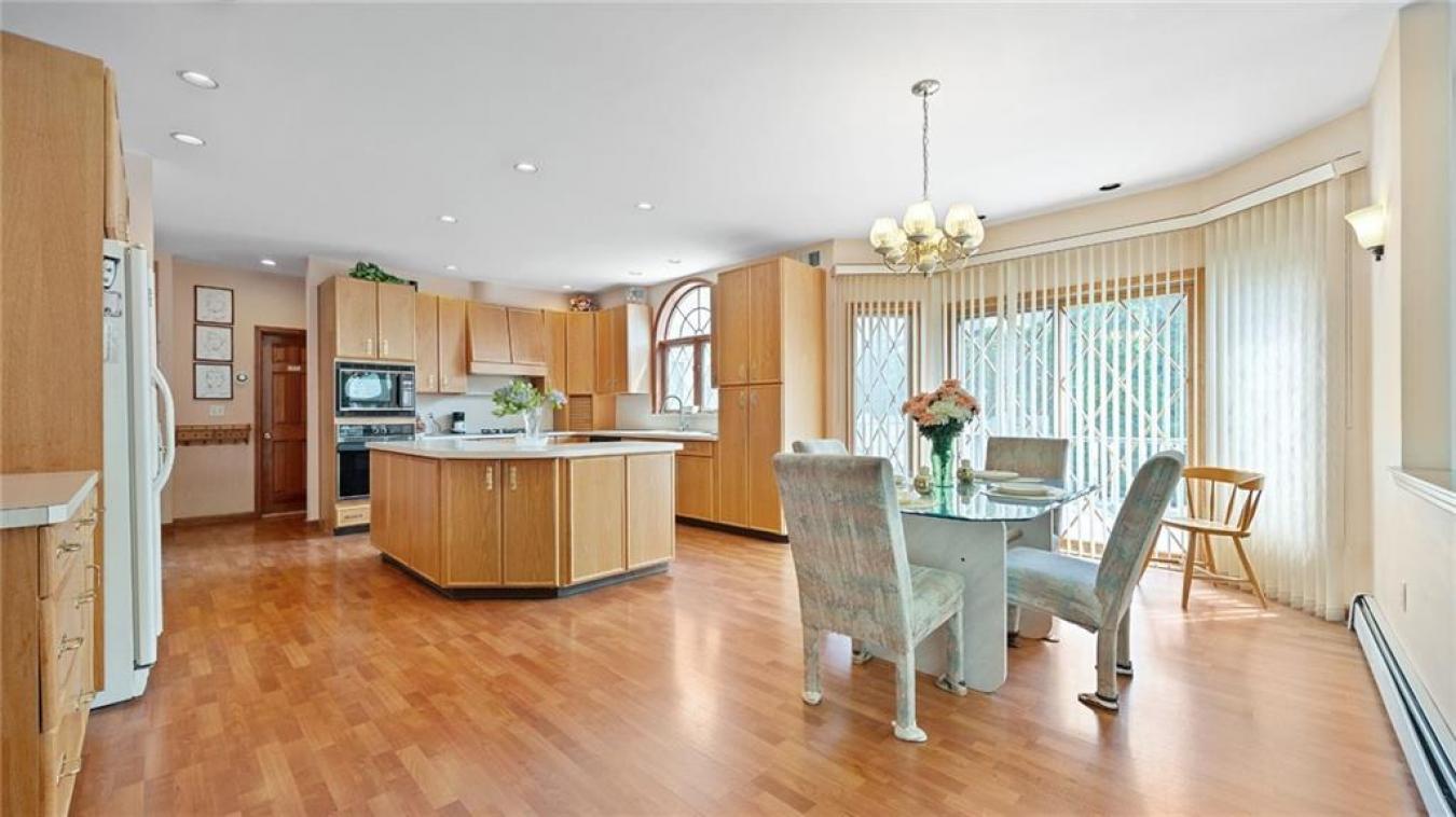 Staten Island, New York, 10312, United States, 5 Bedrooms Bedrooms, ,5 BathroomsBathrooms,Residential,For Sale,1807999