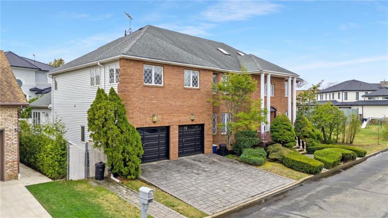 Staten Island, New York, 10312, United States, 5 Bedrooms Bedrooms, ,5 BathroomsBathrooms,Residential,For Sale,1807999