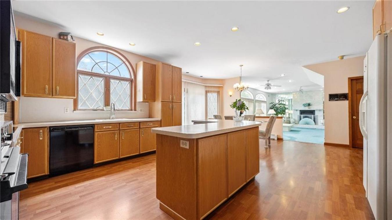 Staten Island, New York, 10312, United States, 5 Bedrooms Bedrooms, ,5 BathroomsBathrooms,Residential,For Sale,1807999