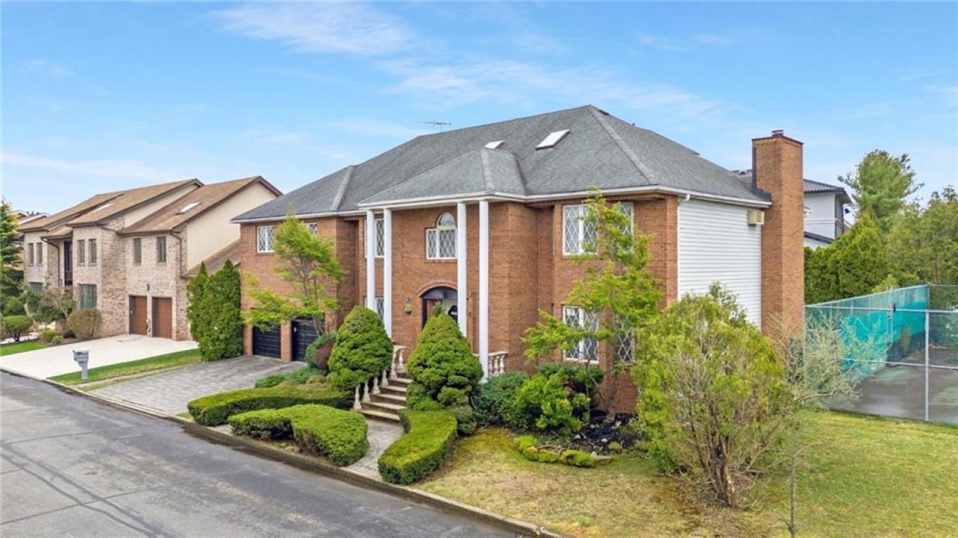 Staten Island, New York, 10312, United States, 5 Bedrooms Bedrooms, ,5 BathroomsBathrooms,Residential,For Sale,1807999