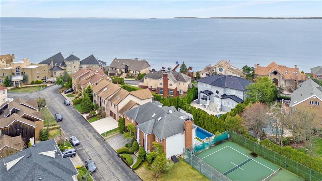 Staten Island, New York, 10312, United States, 5 Bedrooms Bedrooms, ,5 BathroomsBathrooms,Residential,For Sale,1807999
