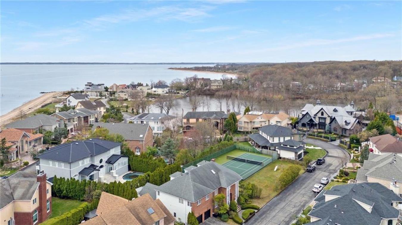 Staten Island, New York, 10312, United States, 5 Bedrooms Bedrooms, ,5 BathroomsBathrooms,Residential,For Sale,1807999