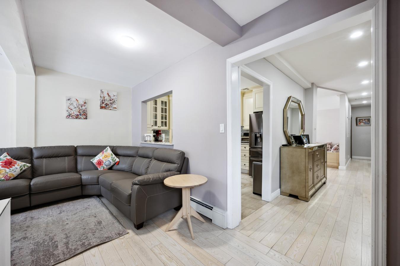 Staten Island, New York, 10301, United States, 5 Bedrooms Bedrooms, ,2 BathroomsBathrooms,Residential,For Sale,1807998