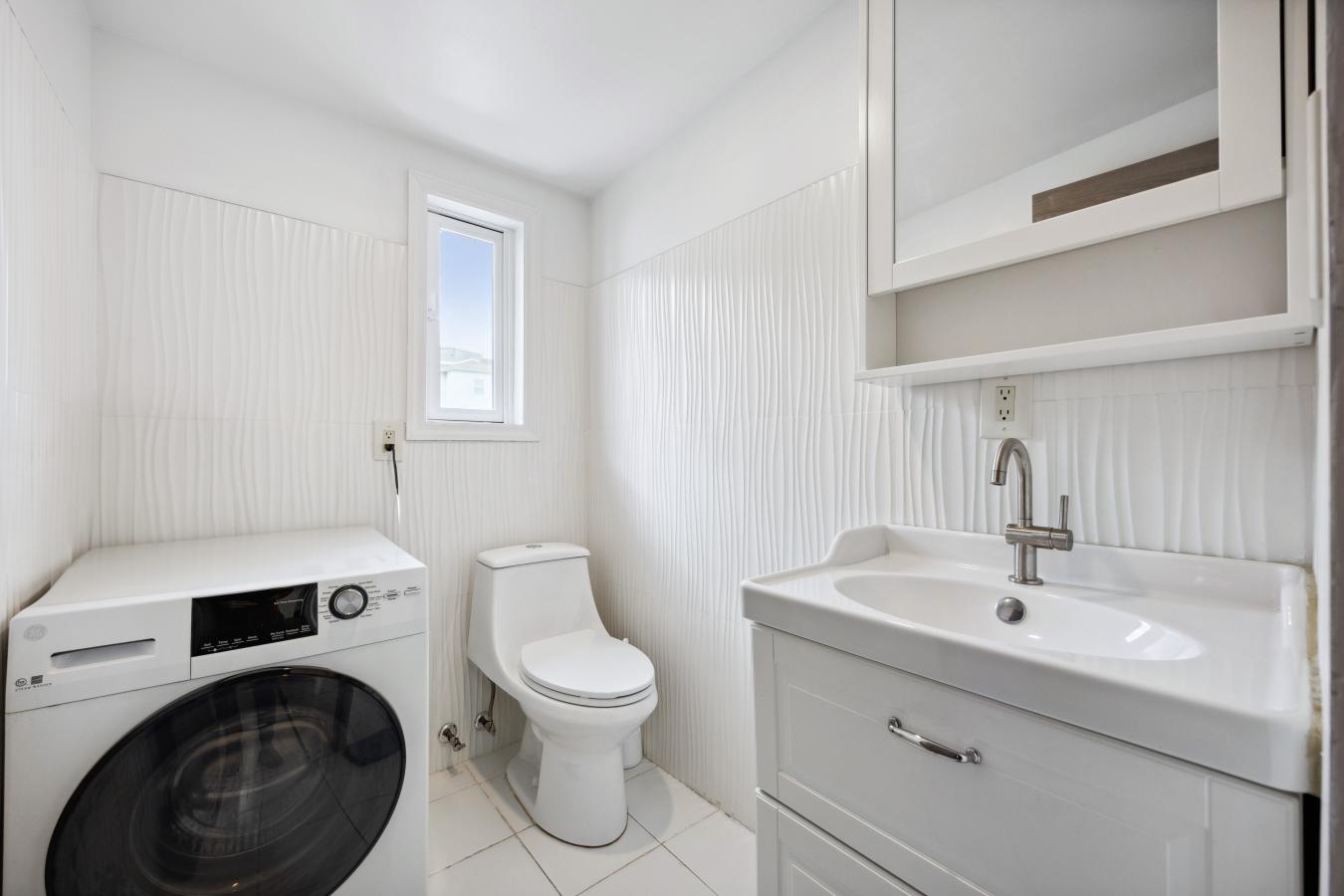 Staten Island, New York, 10301, United States, 5 Bedrooms Bedrooms, ,2 BathroomsBathrooms,Residential,For Sale,1807998