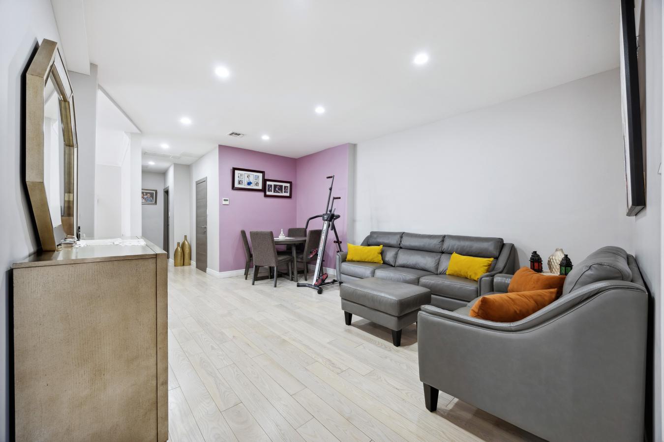 Staten Island, New York, 10301, United States, 5 Bedrooms Bedrooms, ,2 BathroomsBathrooms,Residential,For Sale,1807998