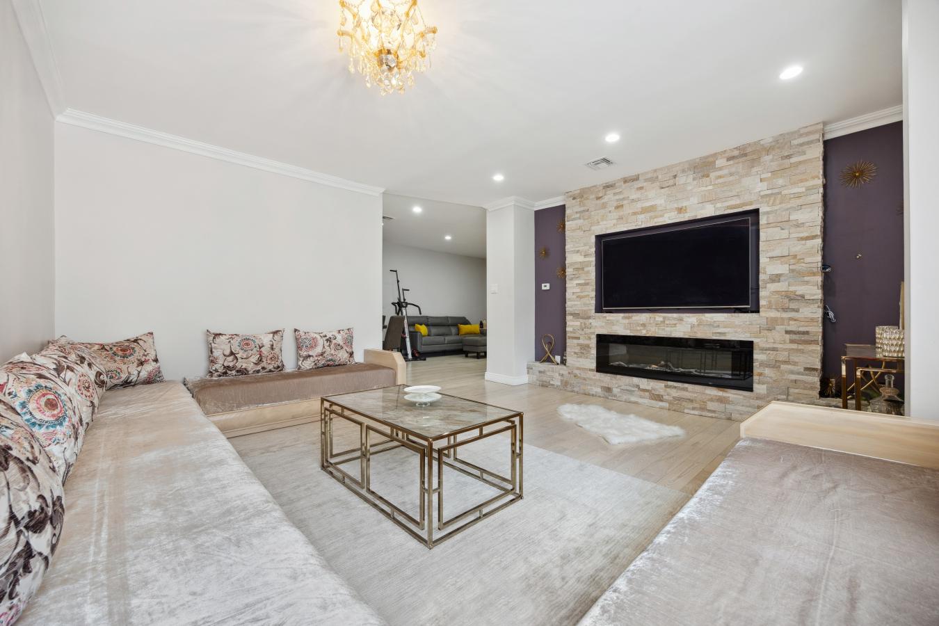 Staten Island, New York, 10301, United States, 5 Bedrooms Bedrooms, ,2 BathroomsBathrooms,Residential,For Sale,1807998