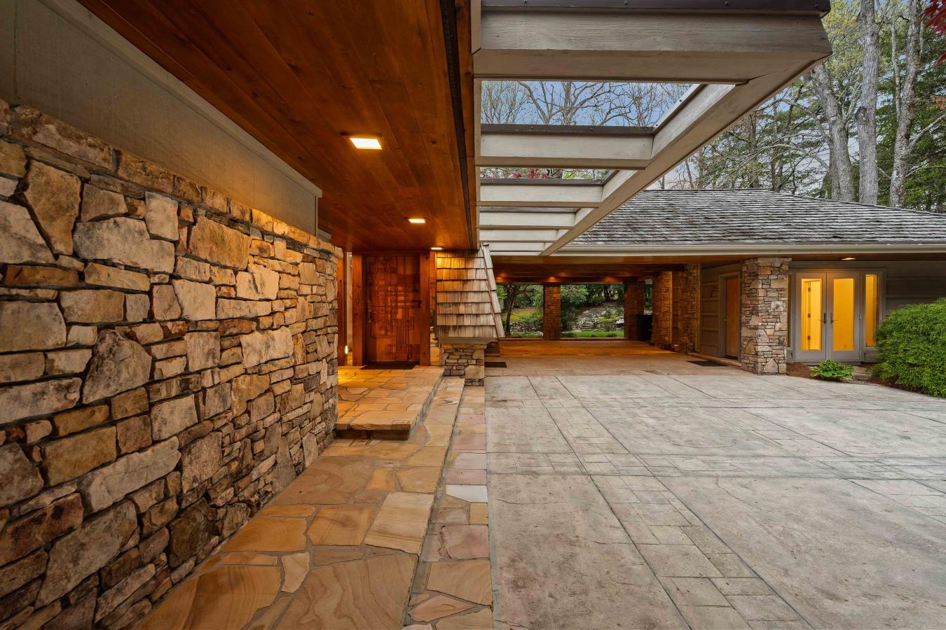 Cashiers, North Carolina, 28717, United States, 4 Bedrooms Bedrooms, ,4 BathroomsBathrooms,Residential,For Sale,1800946