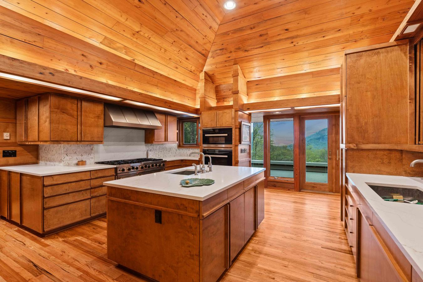 Cashiers, North Carolina, 28717, United States, 4 Bedrooms Bedrooms, ,4 BathroomsBathrooms,Residential,For Sale,1800946